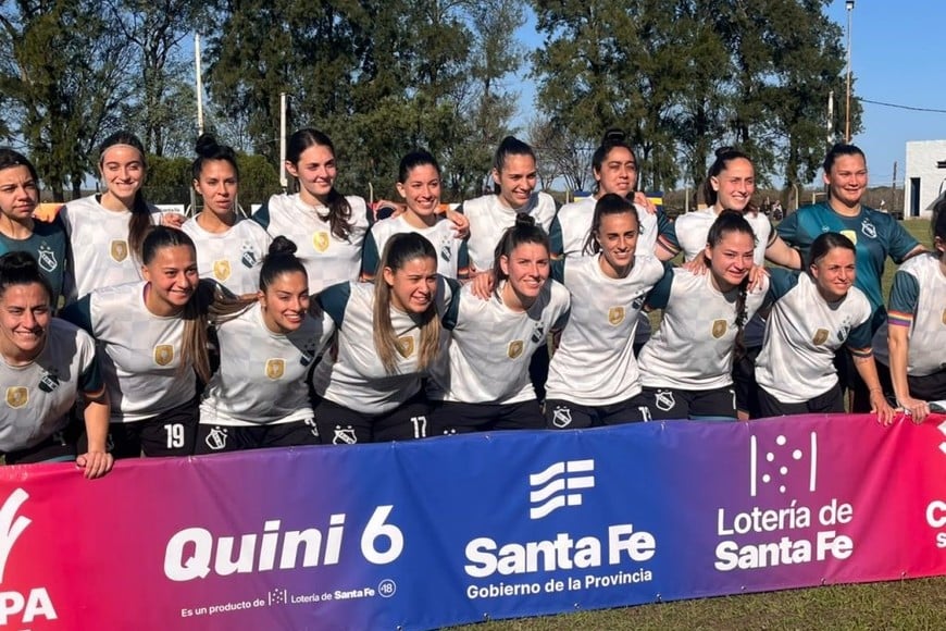 El plantel de Social Lux se presentó en Avellaneda con la ventaja lograda en Rosario.
