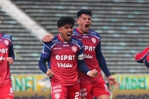 Estigarribia y Tarragona, la dupla que Madelón pretende reconstruir con goles. Unión perdió eficacia ofensiva en los últimos partidos.