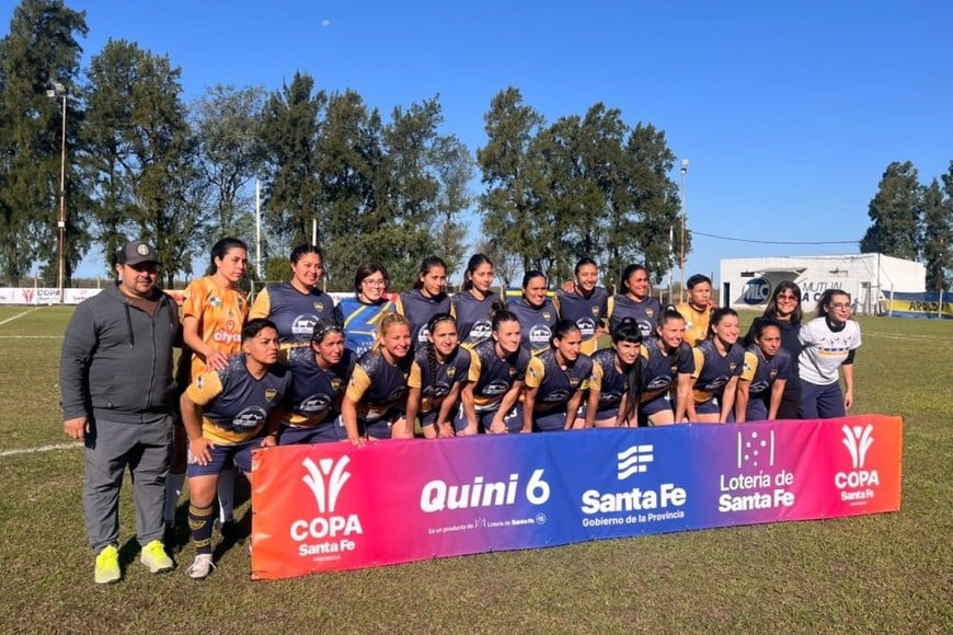 Defensores de La Costa posó antes de disputar la revancha de la final provincial.