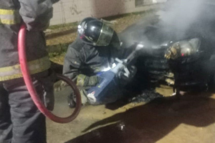 incendio intencional de vehículo en barrio Guadalupe