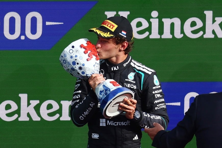 Formula One F1 - Dutch Grand Prix - Circuit Zandvoort, Zandvoort, Netherlands - August 23, 2026
Second placed Mercedes' Andrea Kimi Antonelli celebrates on the podium with a trophy after the Dutch Grand Prix REUTERS/Jakub Porzycki
