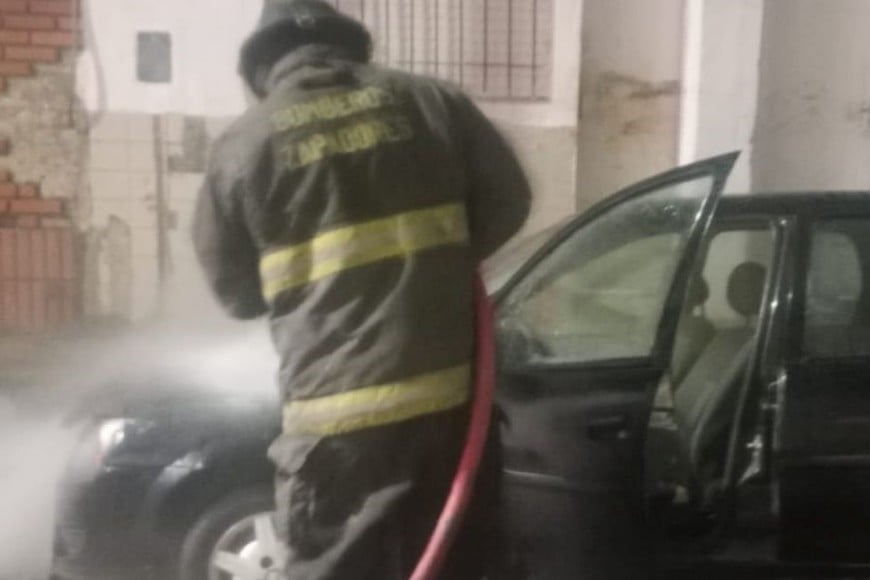 incendio intencional de vehículo en barrio Guadalupe