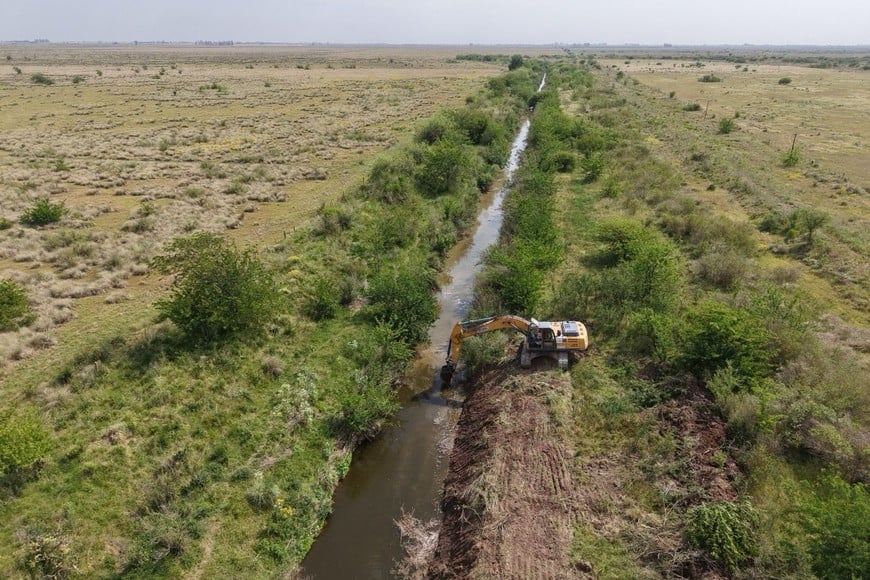Limpieza en 9 canales troncales en los departamentos 9 de Julio, Vera y San Justo. Crédito: Gobierno de Santa Fe