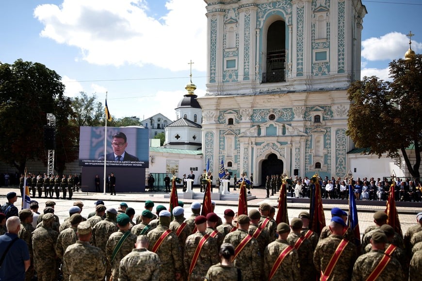 British Prime Minister Andy Burnham appears on a giant screen as Ukrainian Naval Infantry, National Guard of Ukraine and European leaders attend a commemorative ceremony marking Ukraine's 35th Independence Day outside St. Sofia Cathedral in Kyiv, Ukraine, August 24, 2026. HENRY NICHOLLS/Pool via REUTERS