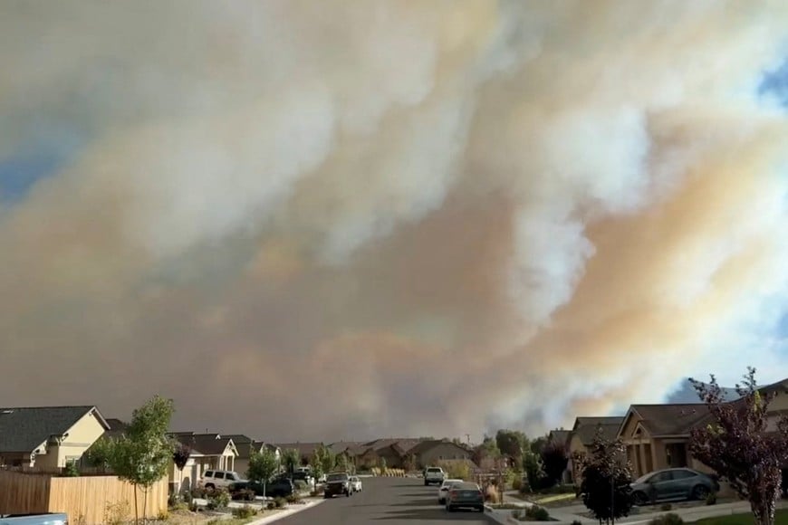 Smoke rises from Hawk fire in Reno, Nevada, U.S., August 22, 2026 in this screengrab taken from social media video. Simon Jowitt/via REUTERS THIS IMAGE HAS BEEN SUPPLIED BY A THIRD PARTY. MANDATORY CREDIT. NO RESALES. NO ARCHIVES.
VERIFICATION:
-Location and date verified from original file metadata.
-Buildings, road layout and a signboard match archive imagery