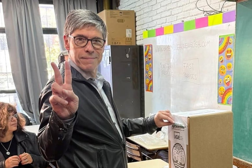 Abal Medina puso el modelo uruguayo como ejemplo electoral.