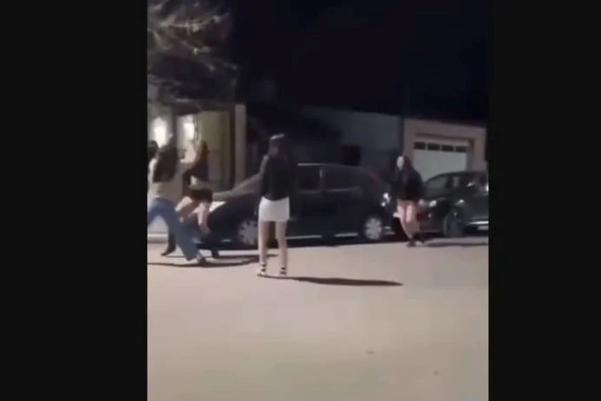 La joven fue trasladada tras sufrir dos heridas en la zona del tórax.