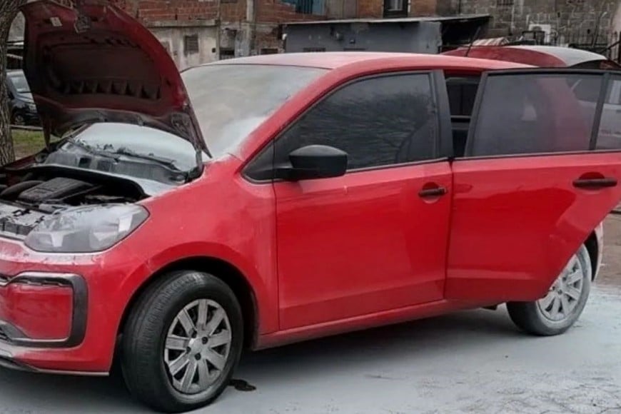 Quemaron un auto frente a una escuela y la PDI investiga un conflicto previo
