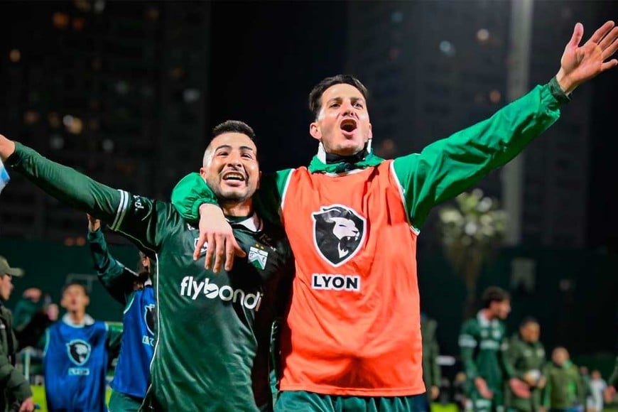 Ferro ganó y festeja.