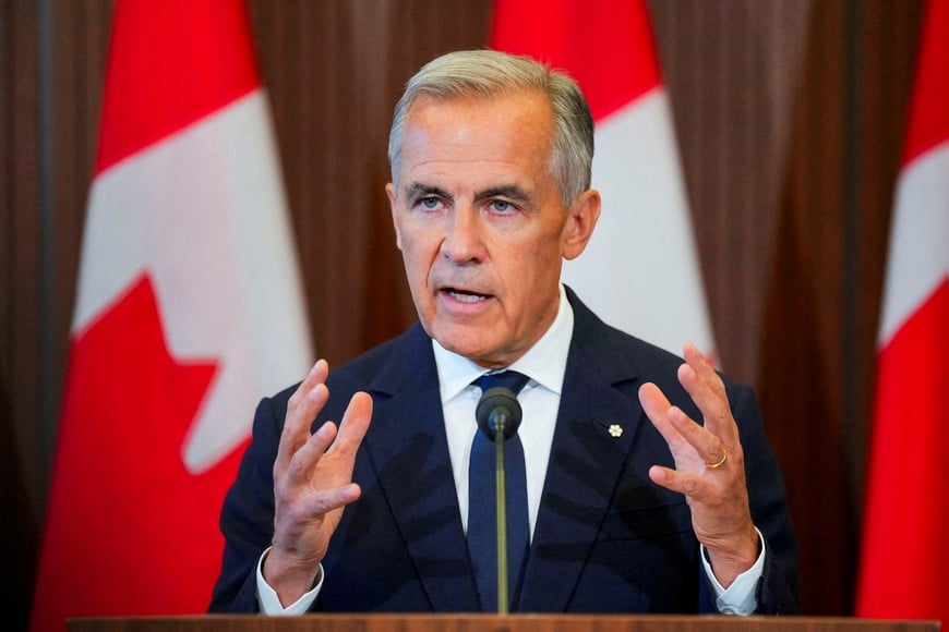 FILE PHOTO: Canada’s Prime Minister Mark Carney speaks with the news media after he suspended trade negotiations with the United States, in Ottawa, Ontario, Canada August 22, 2026.  REUTERS/Chris Tanouye/File Photo
