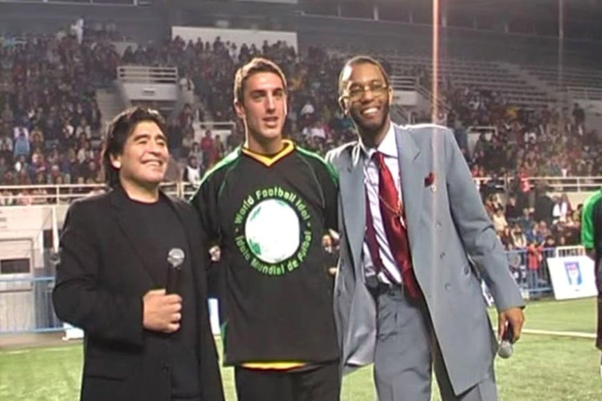 Higgins desembarcó en el país en 2007 e impulsó el reality show "World Football Idol", que contó con la participación de figuras destacadas del fútbol argentino como Diego Armando Maradona, Sergio Goycochea y Gabriel Batistuta.