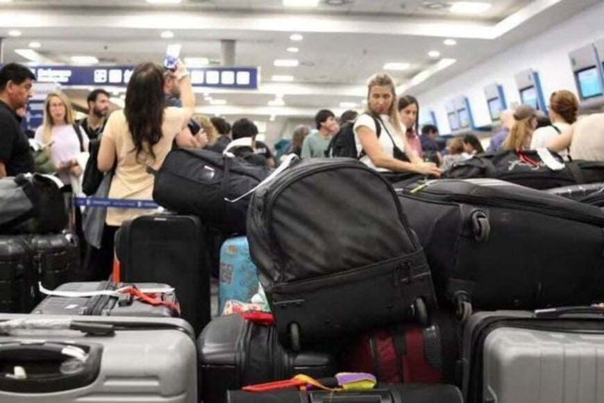 Los pasajeros aguardaron en Natal una solución para poder continuar su viaje hacia Madrid. Foto: X