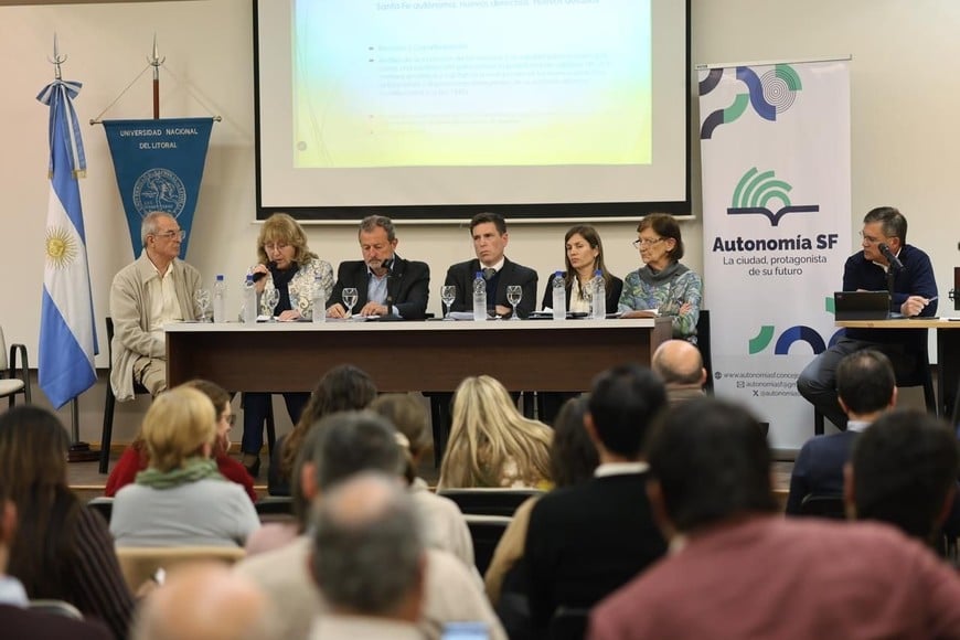 Los disertantes fueron docentes de dos universidades de la ciudad. Foto: Gentileza