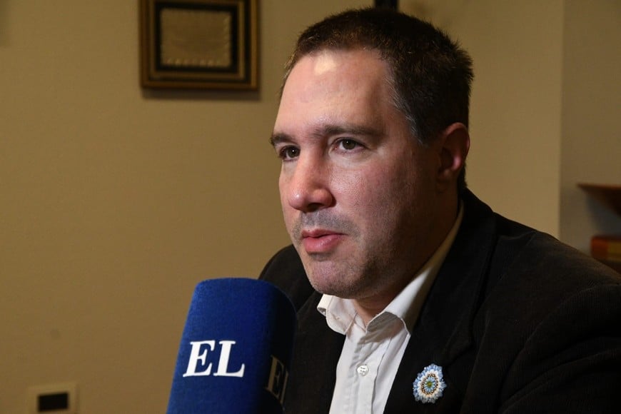 El economista Damián Di Pace brindó una charla este martes en la Cámara Argentina de la Construcción Delegación Ciudad de Santa Fe. Foto: Manuel Fabatía