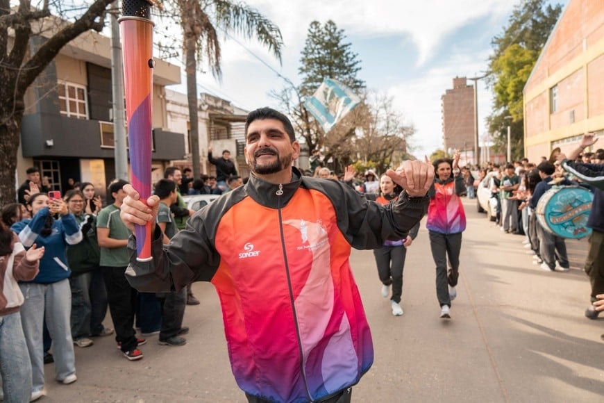 Raffin llevó la Antorcha Suramericana y recordó a quienes superan obstáculos.