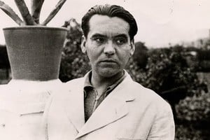 Federico García Lorca (1898-1936), célebre poeta, prosista y dramaturgo granadino. Autor de varias obras de un alcance universal imperecedero, como "Romancero gitano", "Bodas de sangre", "Yerma" y "La casa de Bernarda Alba", entre tantas otras más.