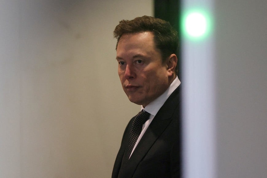 FILE PHOTO: Elon Musk walks to attend the trial in his lawsuit over OpenAI for-profit conversion at a federal courthouse, in Oakland, California, U.S., April 29, 2026. REUTERS/Manuel Orbegozo/File Photo