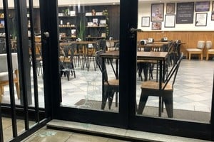 Los daños en el comercio vandalizado. Foto: Gentileza