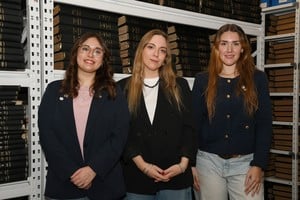 Candela Ruggeri, Ma. Eugenia Cociancich y Ma. Paz Notaro Santiago son voluntarias del programa en la Asociación Conciencia. Foto: Manuel Fabatía