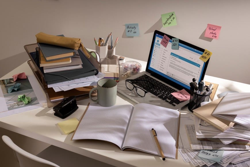 Hacer menos tareas a la vez puede ayudar a reducir el estrés y aumentar la productividad.