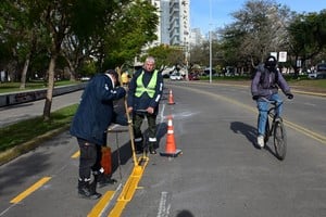 La demarcación de la senda para ciclistas ya muestra avances. Foto: Flavio Raina