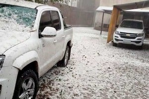 Un manto blanco por el granizo.