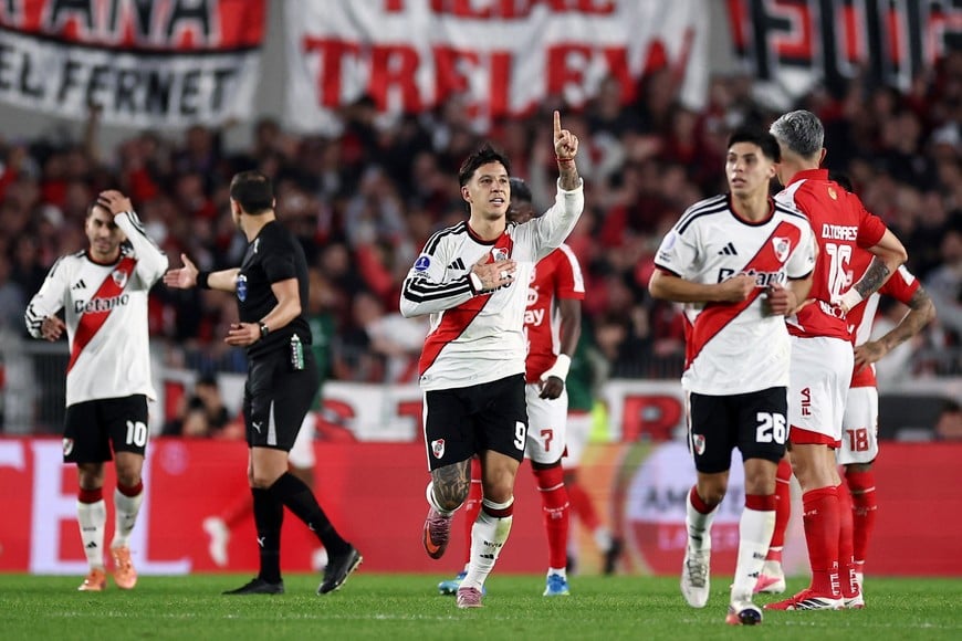 Soccer Football - Copa Sudamericana - Round of 16 - Second Leg - River Plate v Santa Fe - Estadio Mas Monumental, Buenos Aires, Argentina - August 26, 2026
River Plate's Sebastian Driussi celebrates scoring their first goal REUTERS/Agustin Marcarian