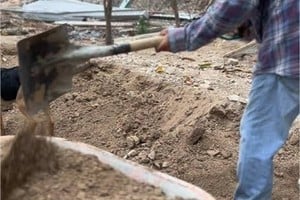 Había que hacer un terraplén. Era cuestión de ponerse a trabajar entre todos.