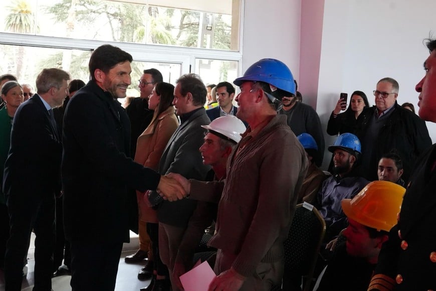 El nuevo espacio cuenta con pasarelas accesibles, iluminación y áreas de espera renovadas.