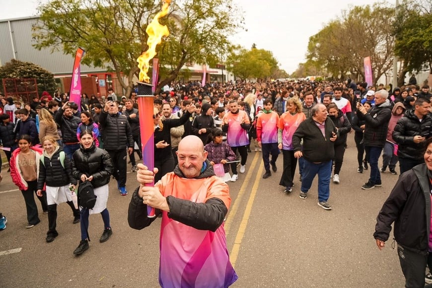 San Jorge recibió el Fuego Suramericano y reunió a referentes deportivos de distintas generaciones.