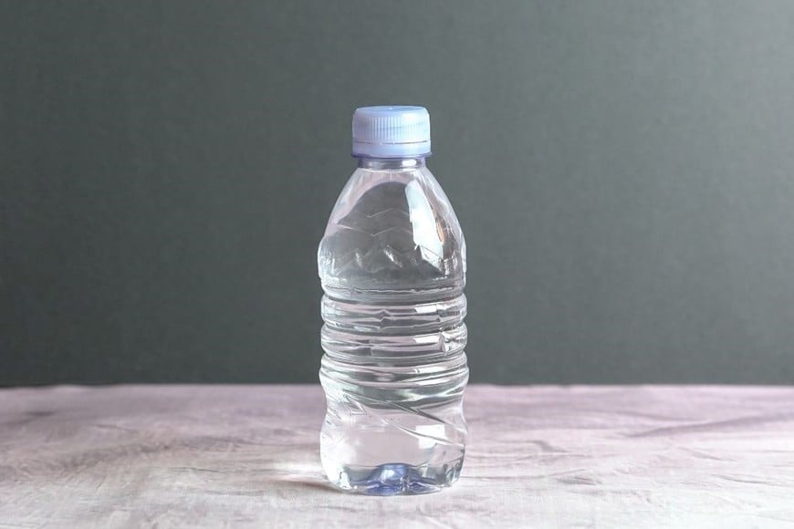 La víctima logró relatar que en su hogar que sintió un fuerte malestar tras consumir agua de su botella individual, en la cual habría sido disuelta una pastilla por parte de otros alumnos.