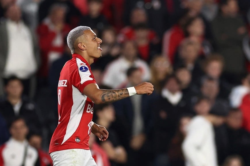 Soccer Football - Copa Sudamericana - Round of 16 - Second Leg - River Plate v Santa Fe - Estadio Mas Monumental, Buenos Aires, Argentina - August 26, 2026
Santa Fe's Franco Fagundez celebrates scoring their first goal from the penalty spot REUTERS/Agustin Marcarian