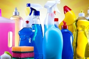 Qualibest: prohibieron productos de limpieza y desinfección