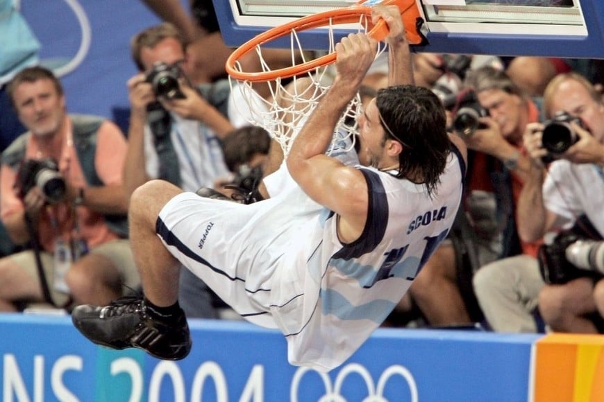 Luis Scola fue la figura de la final ante Italia con 25 puntos y 11 rebotes.