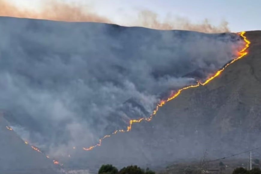El fuego comenzó a ser advertido durante la noche