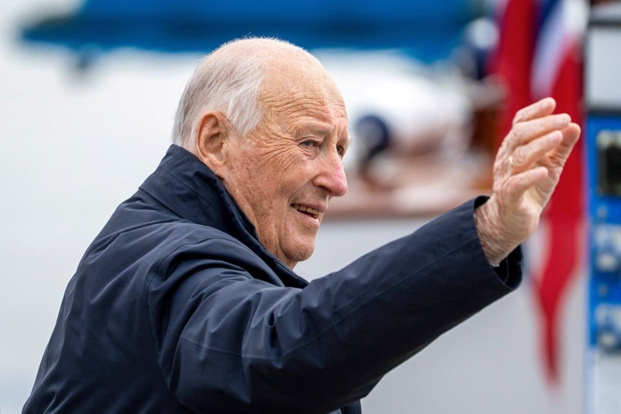 Norway's King Harald leaves Askvoll and concludes his three-day county visit to Vestland County, Norway, May 28, 2026. NTB/Cornelius Poppe via REUTERS ATTENTION EDITORS - THIS IMAGE WAS PROVIDED BY A THIRD PARTY. NORWAY OUT. NO COMMERCIAL OR EDITORIAL SALES IN NORWAY.