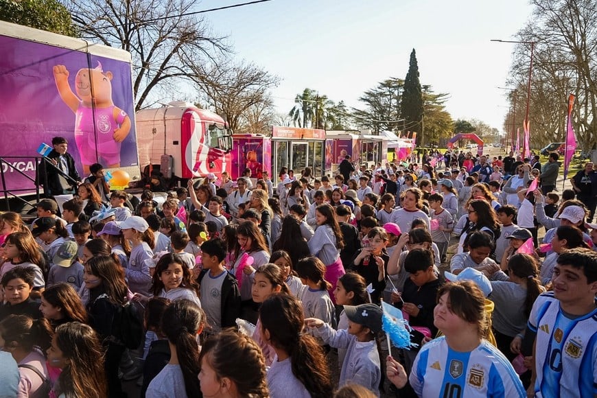 Vecinos y familias de Armstrong se sumaron al paso de la Antorcha rumbo a Santa Fe 2026.