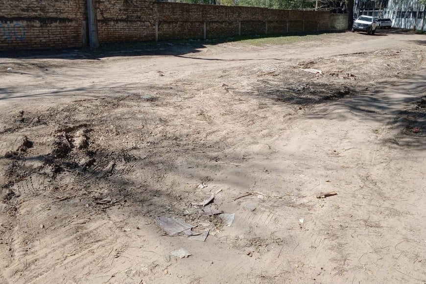 La zona tiene circulación de alumnos, peatones, motos y vehículos.