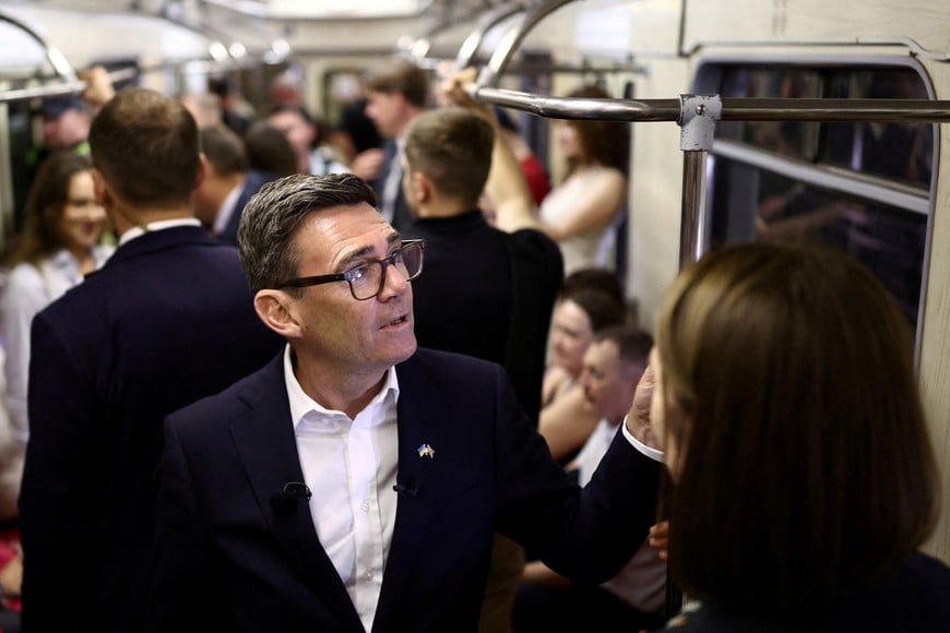 FILE PHOTO: British Prime Minister Andy Burnham reacts as he stands in a metro carriage among passengers during the journey between the metro stations Zoloti Vorota and Lukanivska, in Kyiv, Ukraine, August 24, 2026. HENRY NICHOLLS/Pool via REUTERS/File Photo