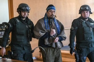 Jones Huala se encuentra actualmente alojado en la Unidad 14 de Esquel, acusado de los delitos de intimidación pública, incitación a la violencia colectiva, apología del crimen y asociación criminal.