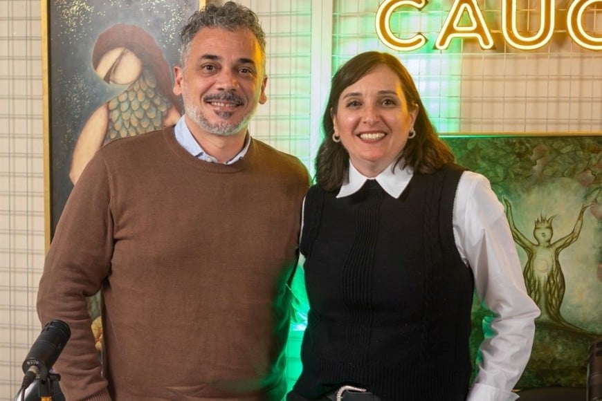 Mariano Granato, presidente de la Fundacion Cauces junto con Natalia Pettinari, licenciada en Relaciones Internacionales.
