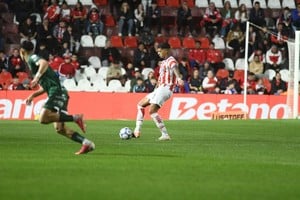 Maizon Rodríguez en acción ante Instituto. ¿Habrá sido su último partido en Unión? Foto: Manuel Fabatia