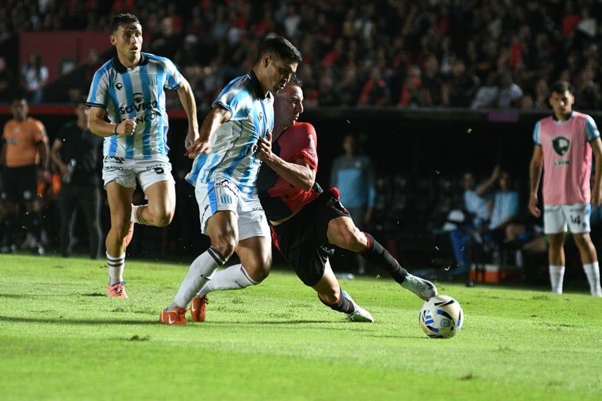 El pasado cruce entre los equipos: Colón 1 Racing de Córdoba 0. Foto: Manuel Fabatía.