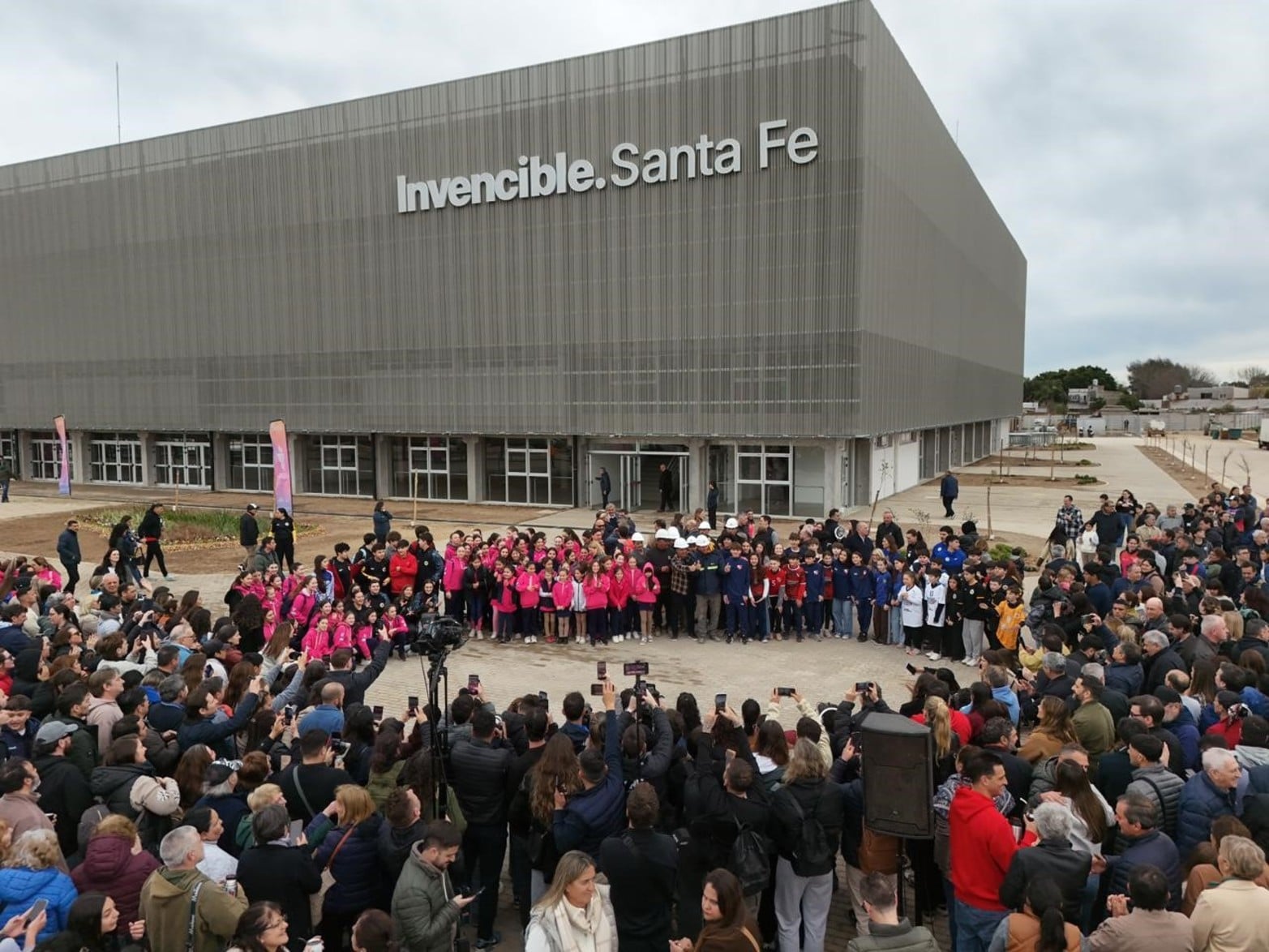 El nuevo estadio multipropósito construido en el CARD quedó inaugurado este sábado.