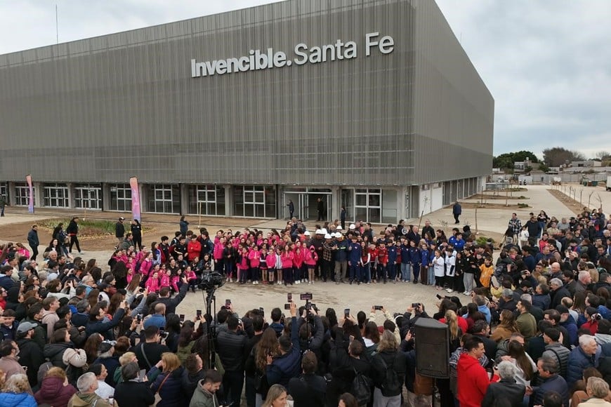 El nuevo estadio multipropósito construido en el CARD quedó inaugurado este sábado.