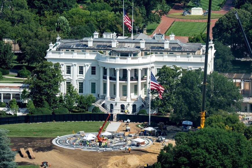 Construction continues on the helipad, on the South Lawn of the White House, in Washington, D.C., U.S., August 26, 2026. REUTERS/Daniel Heuer