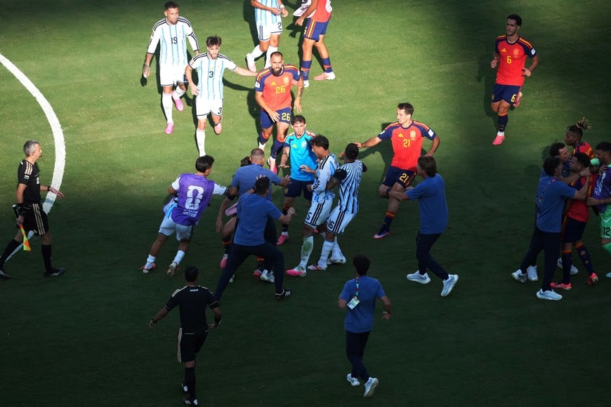 Soccer Football - FIFA World Cup 2026 - Final - Spain v Argentina - New York/New Jersey Stadium, East Rutherford, New Jersey, U.S. - July 19, 2026
Argentina's Leandro Paredes clashes with Spain's Gavi after the match IMAGN IMAGES via Reuters/James Lang