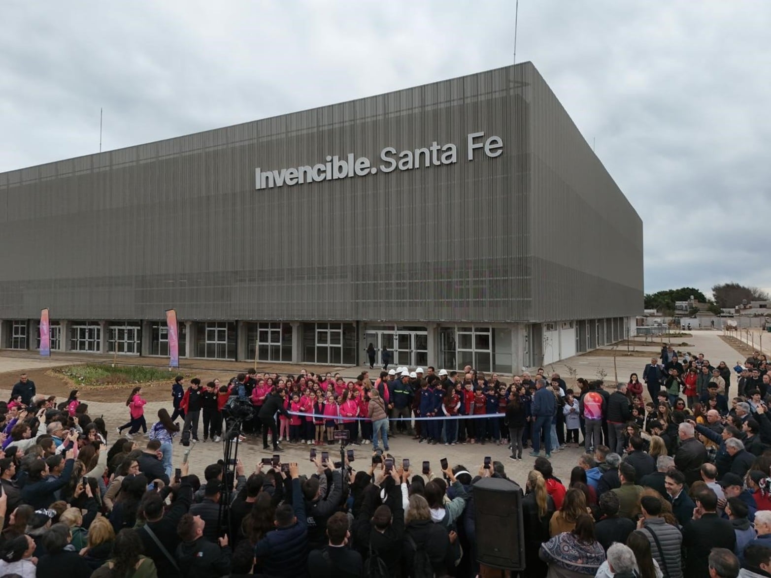 El nuevo estadio multipropósito construido en el CARD quedó inaugurado este sábado.
