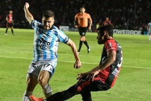 El pasado cruce entre los equipos: Colón 1 Racing de Córdoba 0. Foto: Manuel Fabatía.