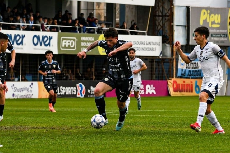 La Crema venció al líder Tristán Suárez y extendió a seis partidos su racha sin derrotas. Foto: Atlético de Rafaela